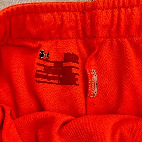 Women’s UA shorts - Picture 7 of 8